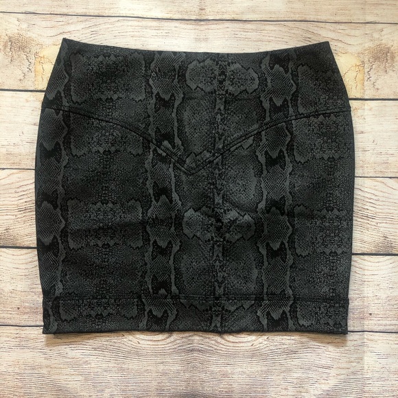 William Rast skirt - Picture 5 of 7